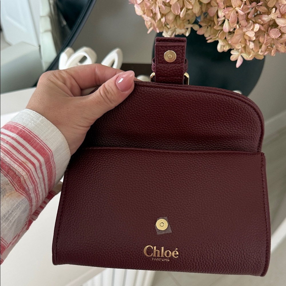 Chloé Parfums Pebbled Burgundy Small clutch with Gold Buckle - Picture 5 of 8